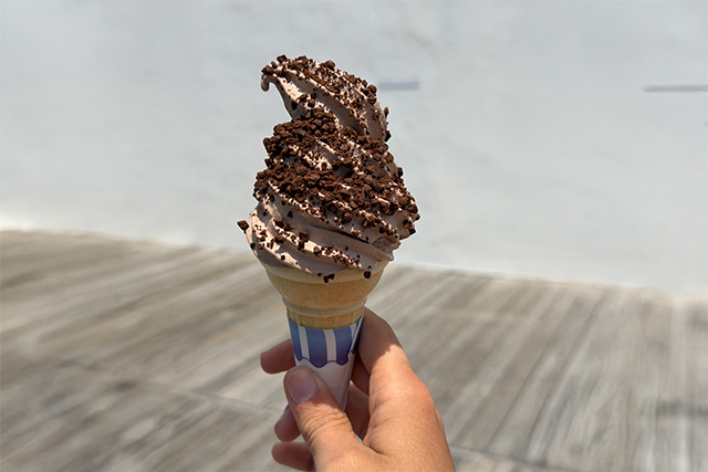 5_pile-on-the-free-crunch-toppings 5_pile-on-the-free-crunch-toppings